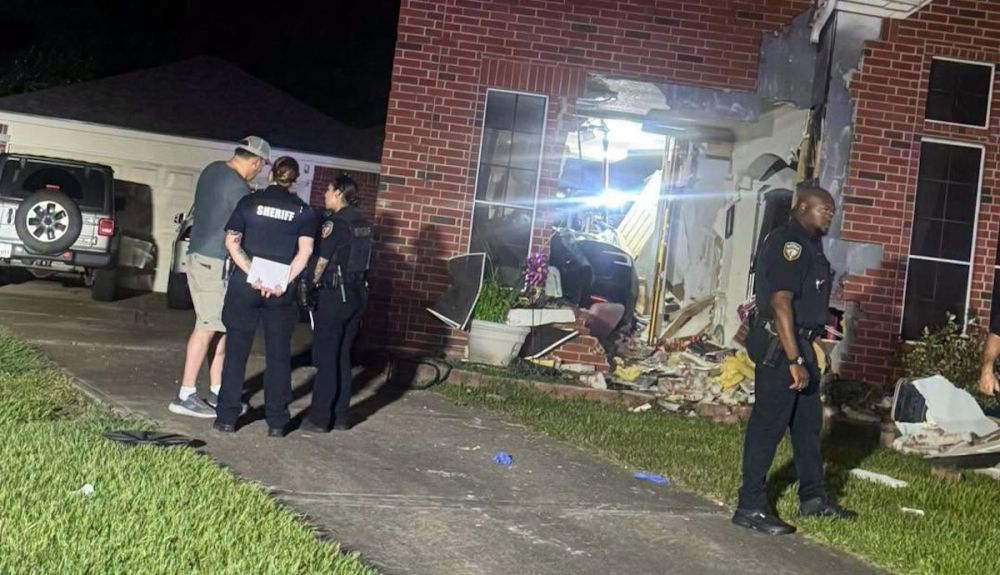 Accidente mortal de un Tesla Model 3 al chocar contra una casa en Houston