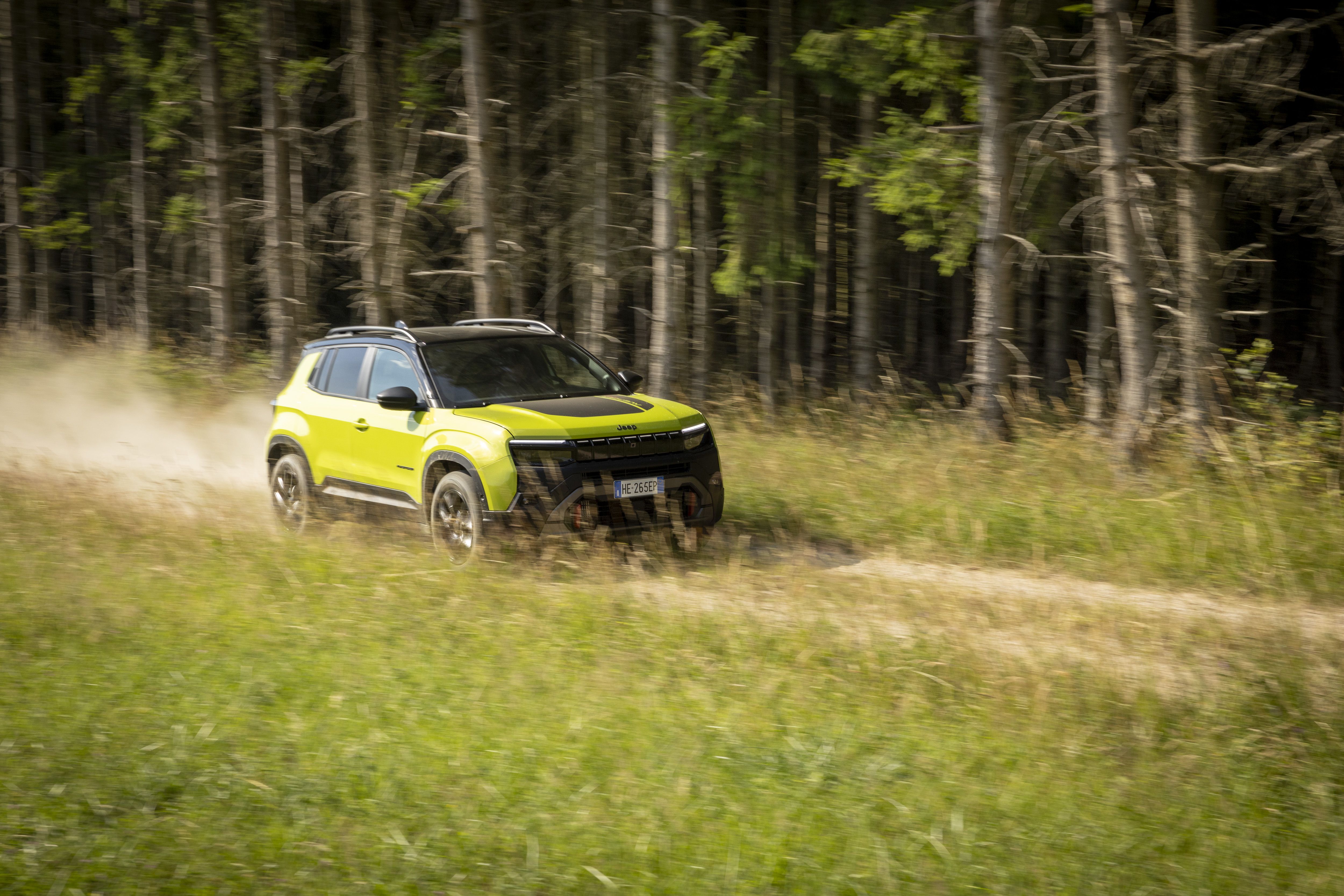 Probamos el nuevo Jeep Avenger 4xe: Europa encoge a Jeep, pero no su talento.