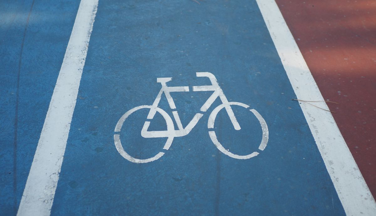 ¿Cuál es la multa por circular por carril bici?