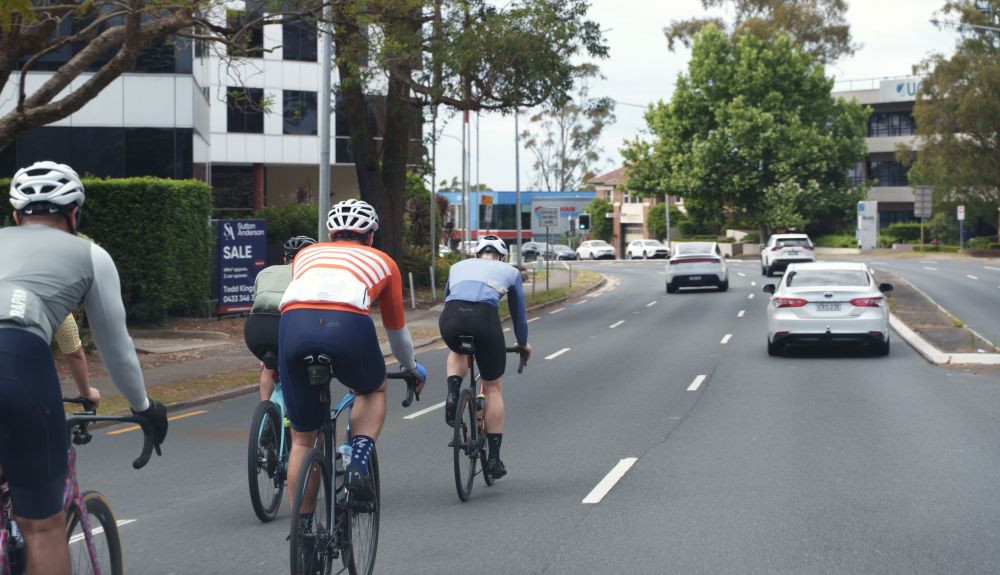 En ciudad se recomienda circular a los ciclistas por el centro del carril