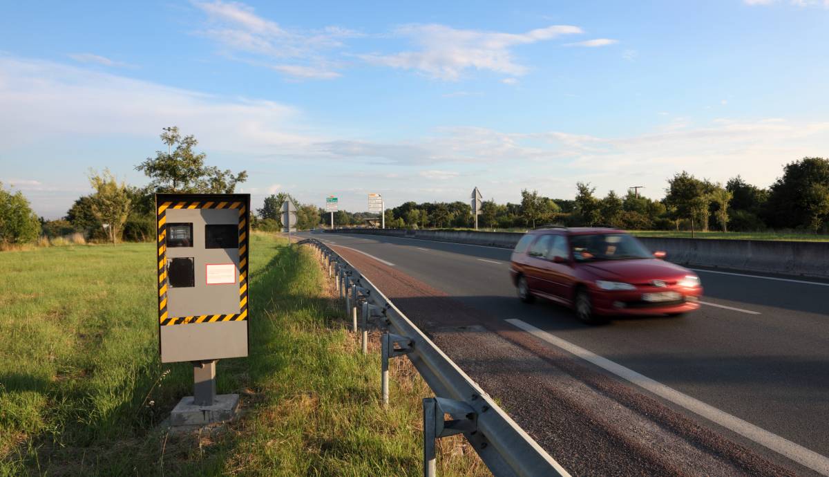 Cuidado este verano: la DGT tiene 33 radares fijos nuevos y los combinará con los móviles dinámicos