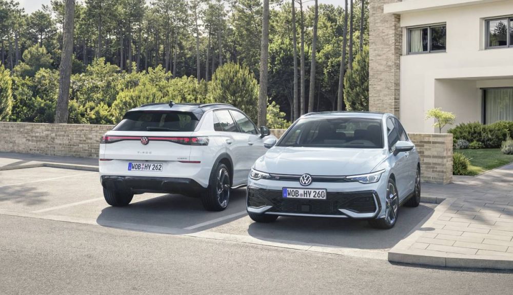 Salen a la venta los Volkswagen Golf y T-Roc Hybrid para luchar contra los Toyota: así son