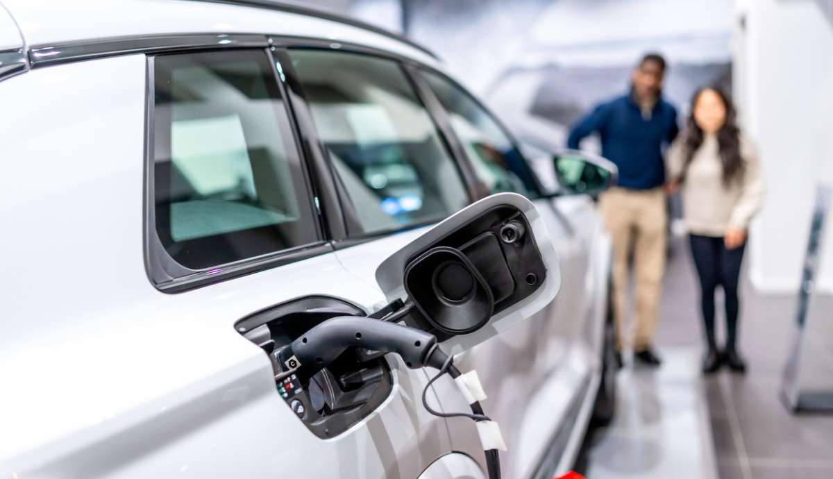 ¿Te interesa el renting de coches híbridos?