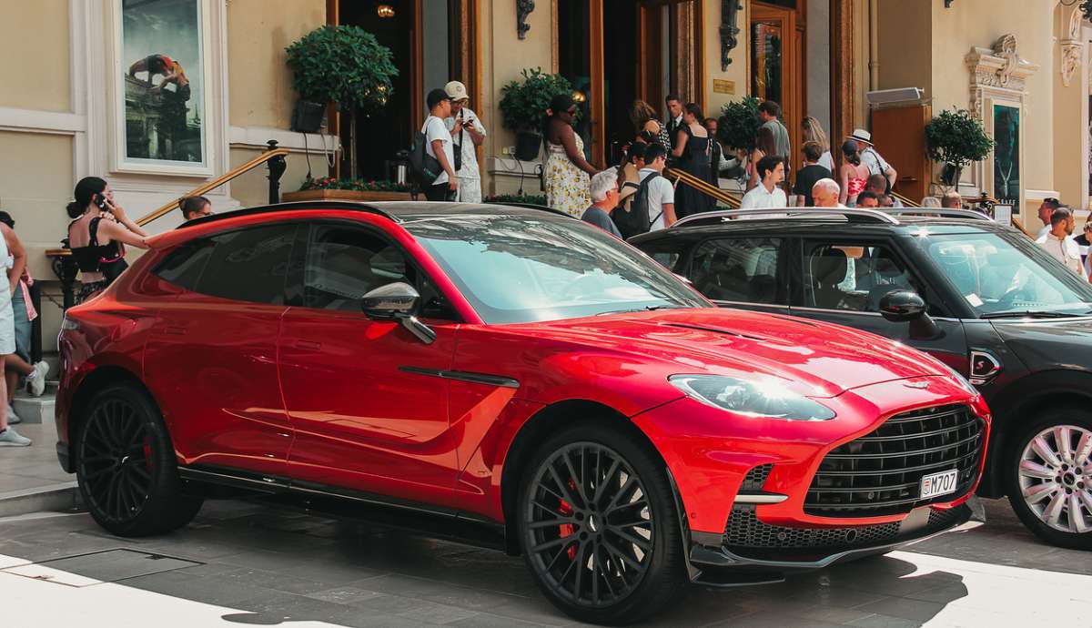 ¿Cuánto cuesta el SUV de Aston Martin?