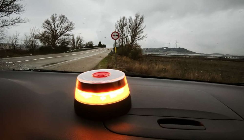 ¿Cómo conectar la baliza V16 con DGT?