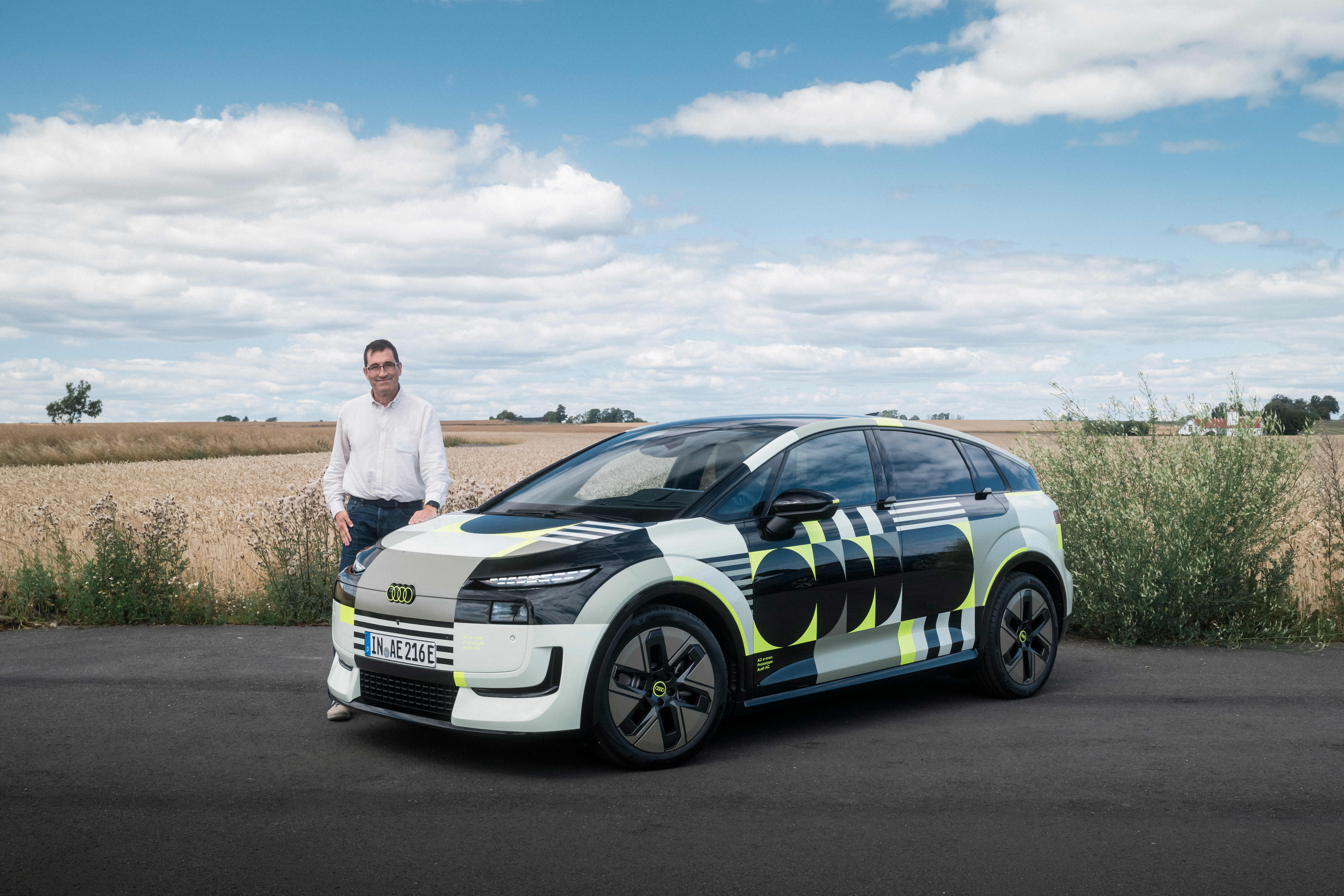 Es aún un prototipo, pero ya hemos podido conducir el A2 e-Tron y hemos verificado su excelente eficiencia. Asombramos a personal de Audi con un consumo de 11,1 kWh/100 km en el recorrido realizado.