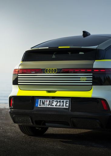 audi-a2-e-tron-9_10_366x513.jpeg