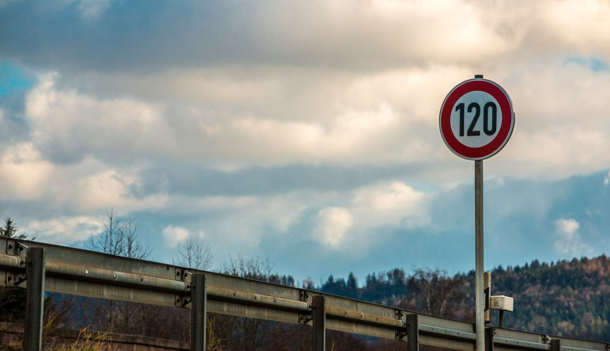 Qué multa te pueden poner por ir a 140 en una zona de 120