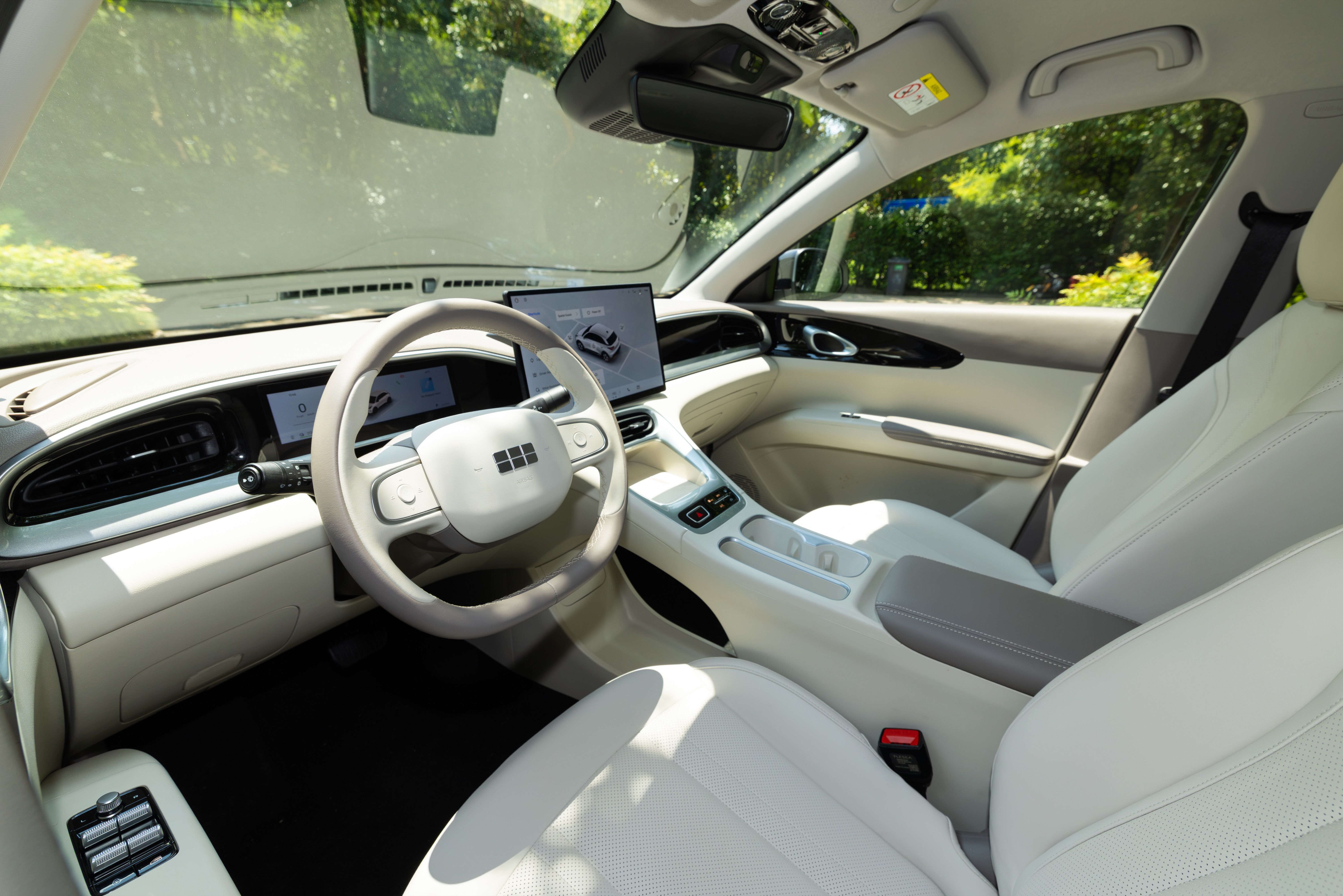 Geely E2