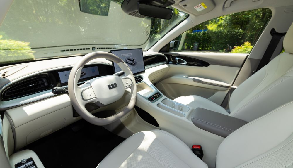 Geely E2