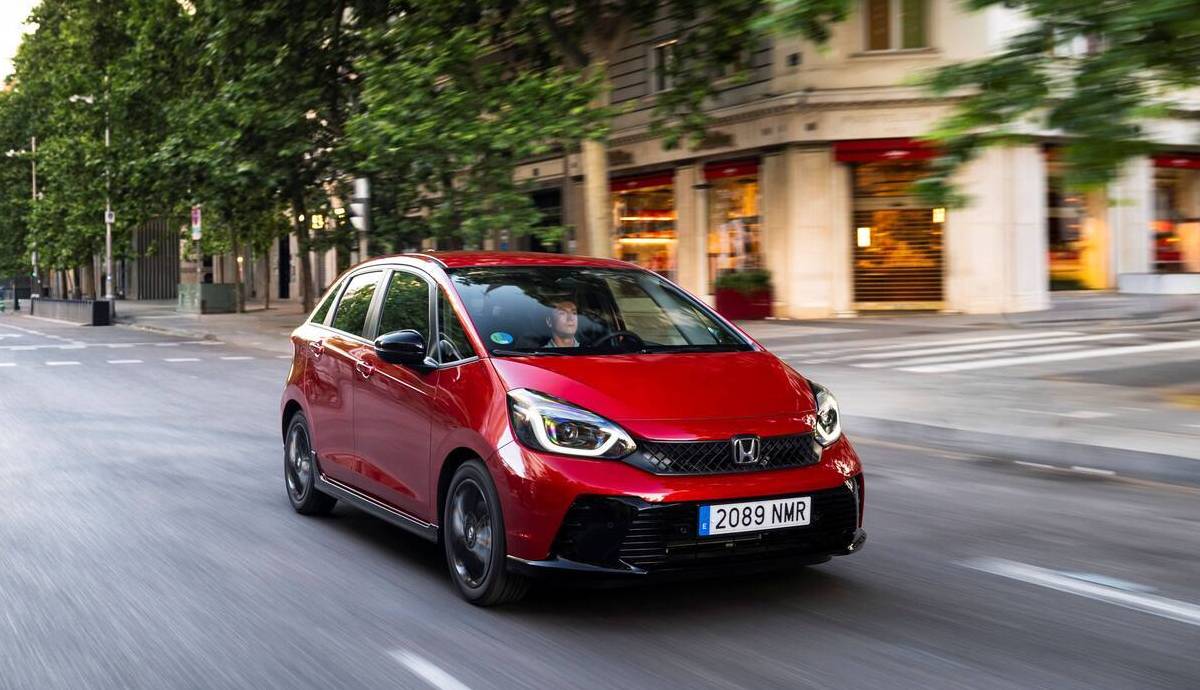 Probamos al Honda Jazz: el urbanita híbrido que destaca por su espacio y que ahora estrena novedades