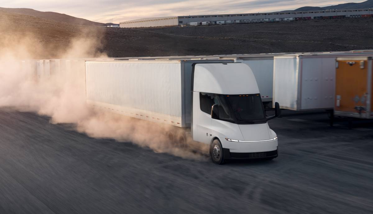 Tesla Semi ya es una realidad en Europa: así es el camión eléctrico para revolucionar el transporte