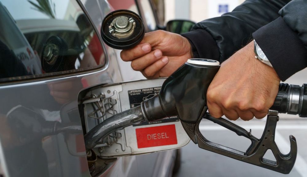 Nuevos impuestos y el aviso se ha cumplido, el diésel, hoy más barato, y la gasolina, más cara