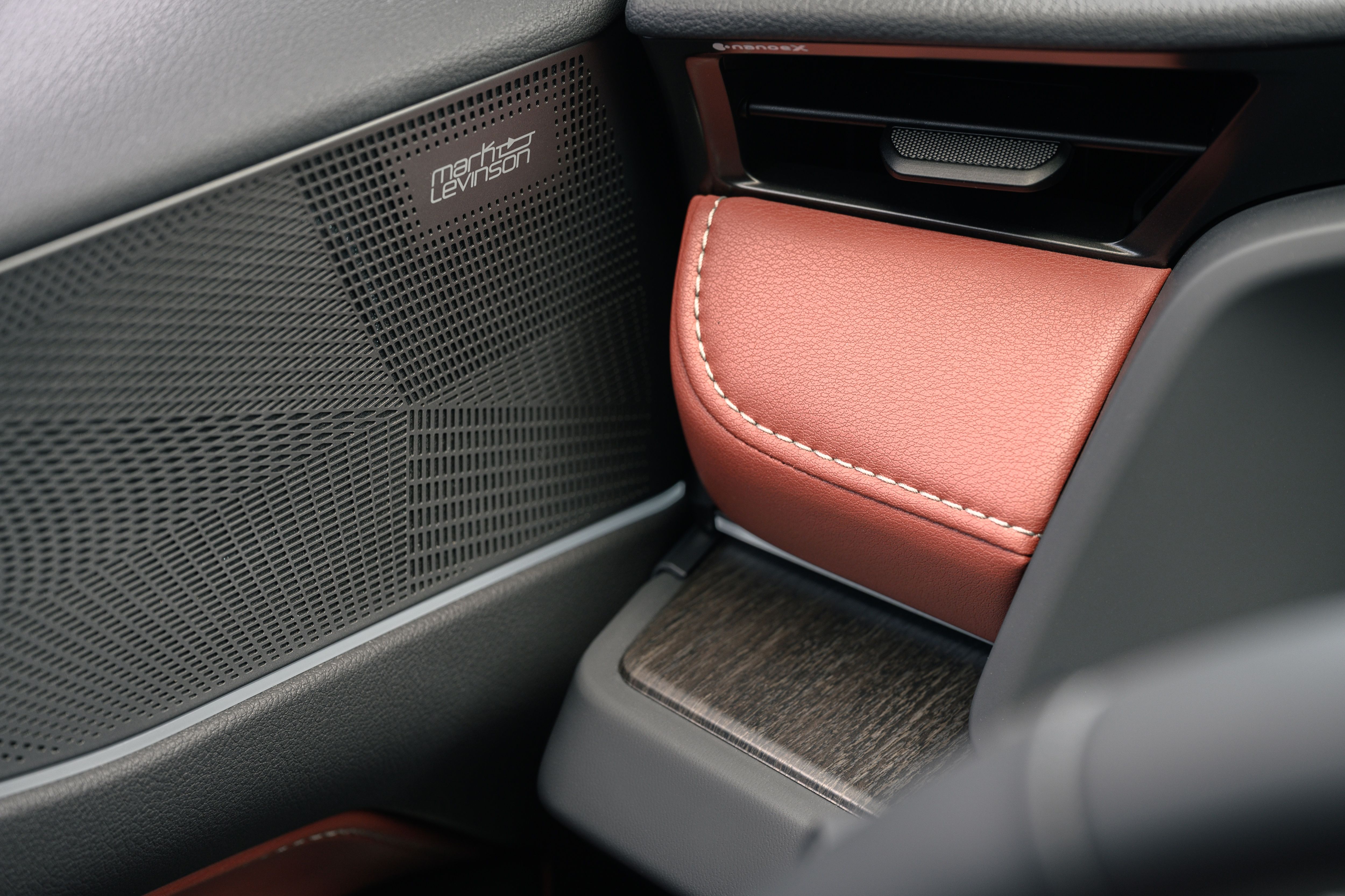 Lexus NX 2026