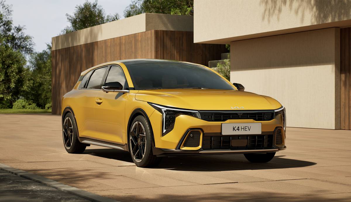 El último Kia K4 sube en atractivo con la llegada de un nuevo motor híbrido: así es con etiqueta Eco