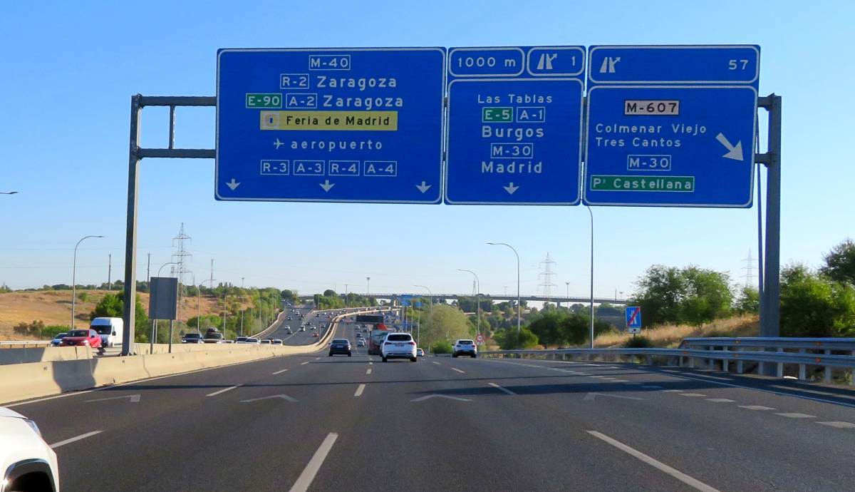 ¿Es posible circular por la M-40 sin pegatina? Resolvemos la gran duda que tienen muchos conductores
