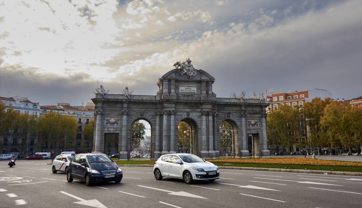 ¿Qué coches no podrán circular por Madrid en 2026? No te pierdas esta guía para que no te multen