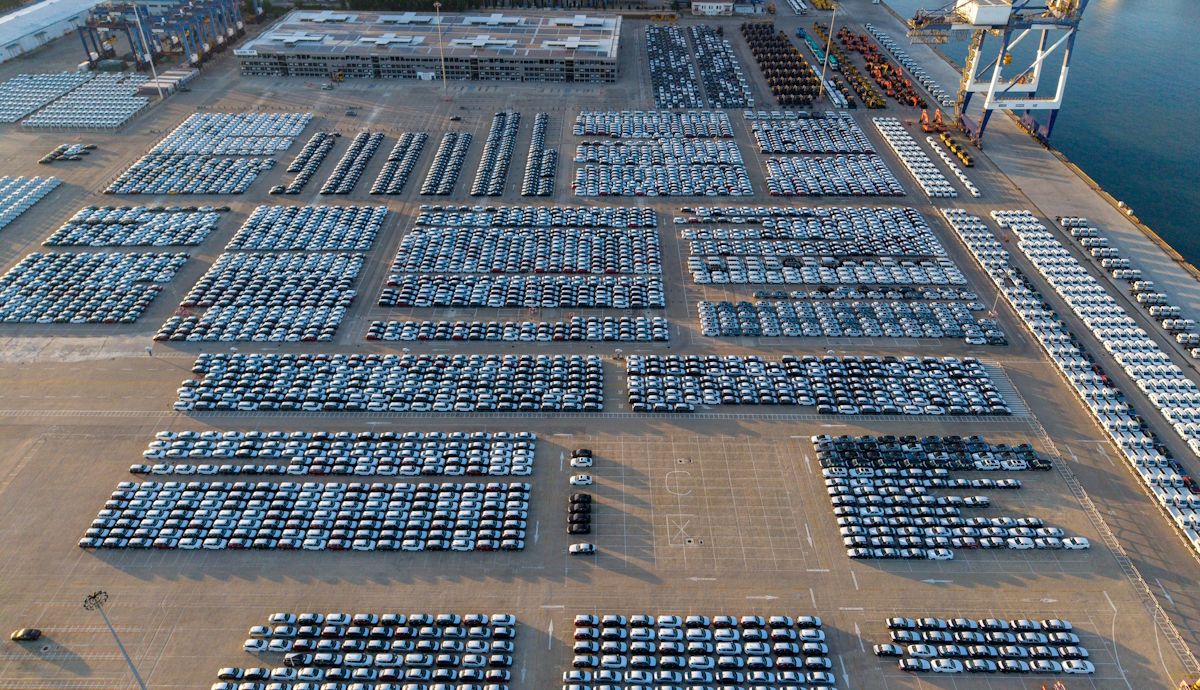 El exceso de capacidad de China arruina Europa, coches más baratos y precios de liquidación