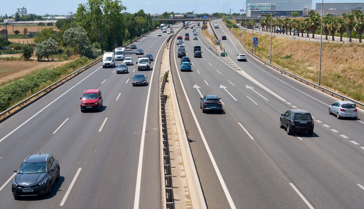 La DGT da un giro total al uso de carriles en España, con hasta 10 nuevas normas obligatorias