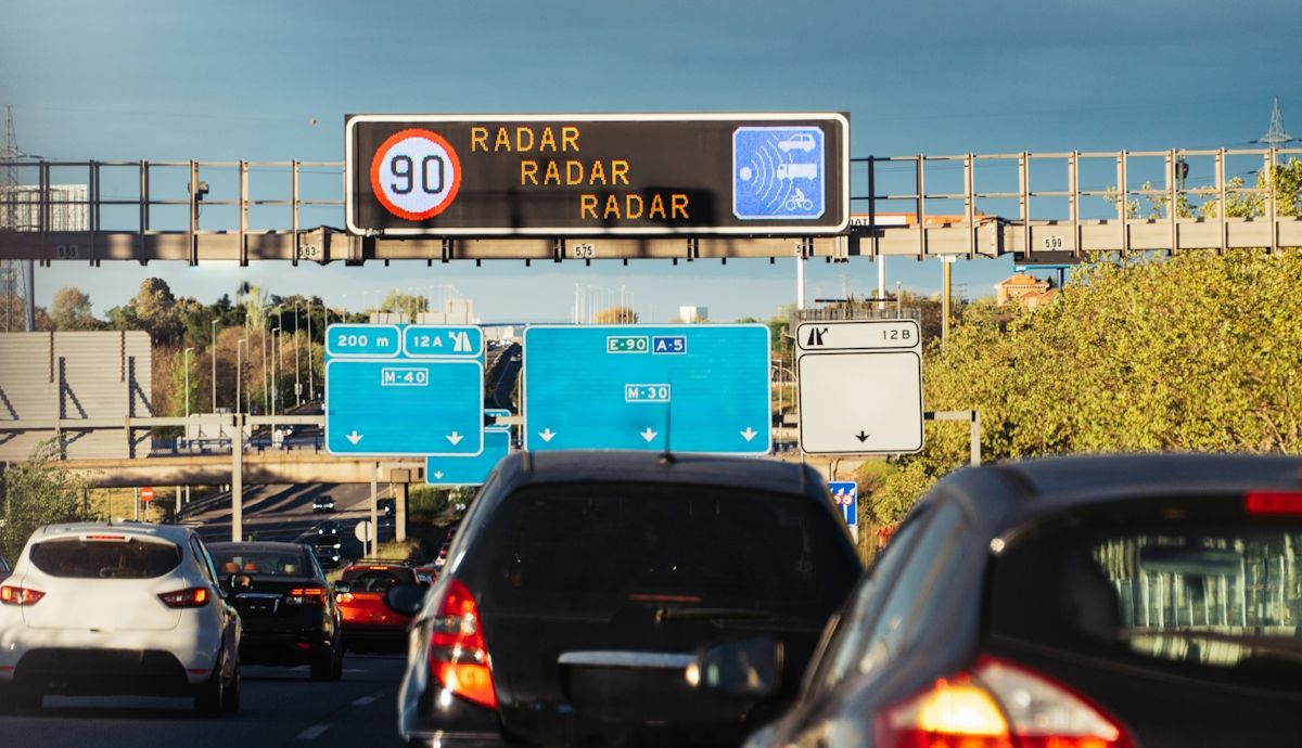 Multas y radares de velocidad en España, todas las grandes dudas, en 20 preguntas y respuestas