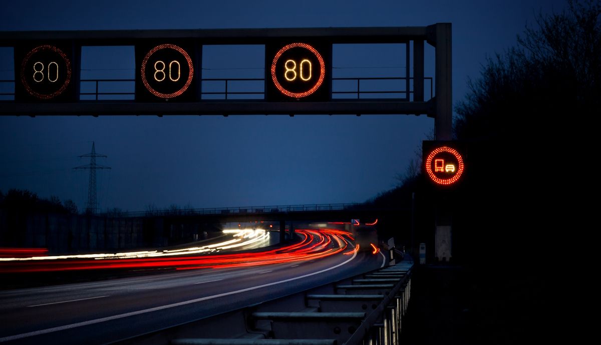 A 100, a 80 y hasta a 60 kmh, siguen bajando los límites de velocidad en las autopistas españolas