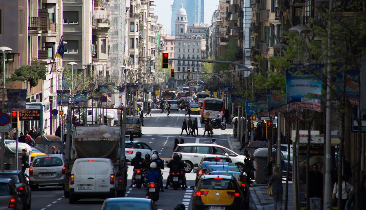 Las 5 nuevas normas que van a cambiar la circulación en ciudad en España desde mañana