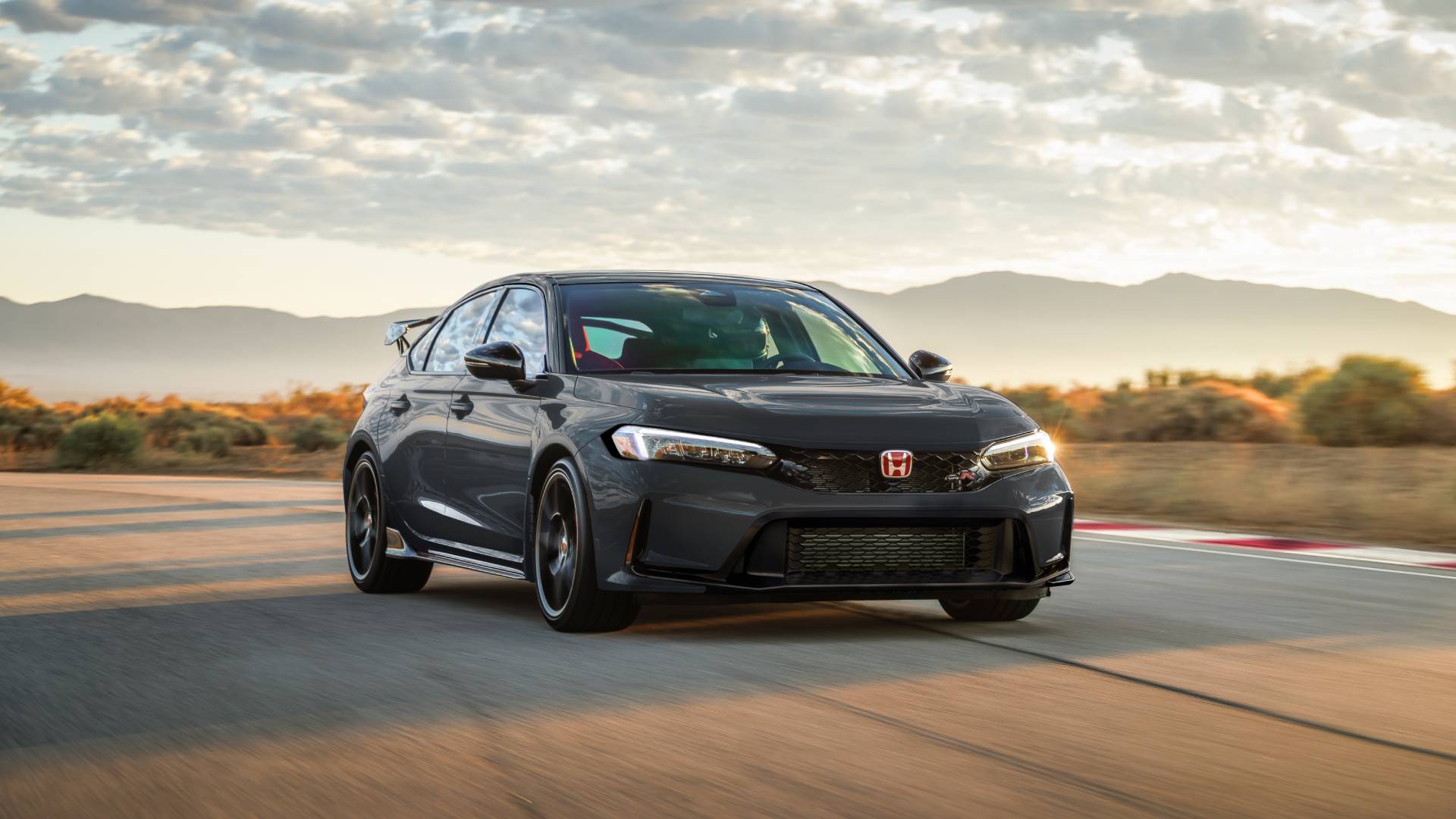 Honda mejora todavía más al Civic Type R por su 30 aniversario: así será el compacto deportivo