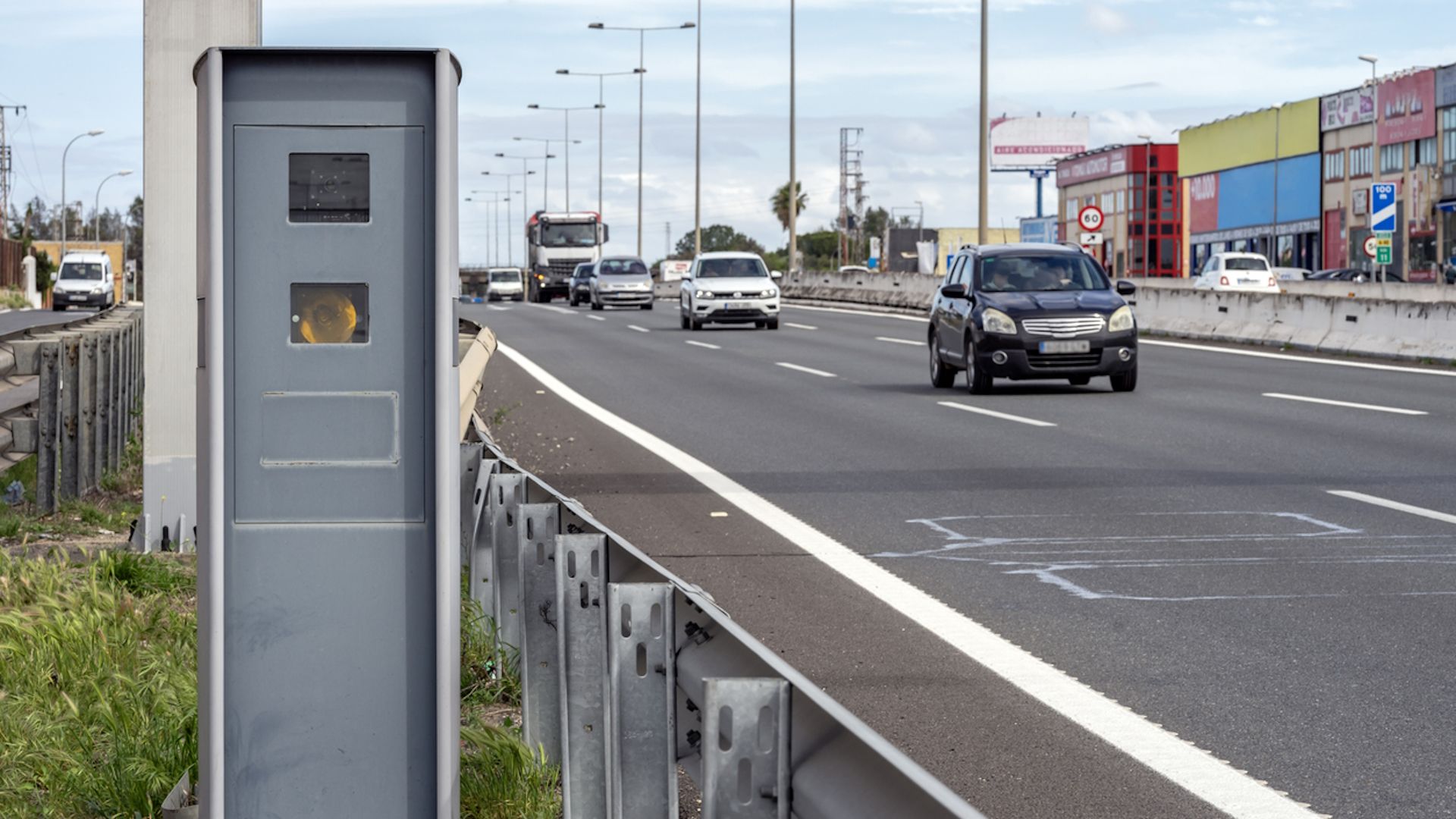 Estos son ya los radares de la DGT que más multas ponen en España, triplicando al resto