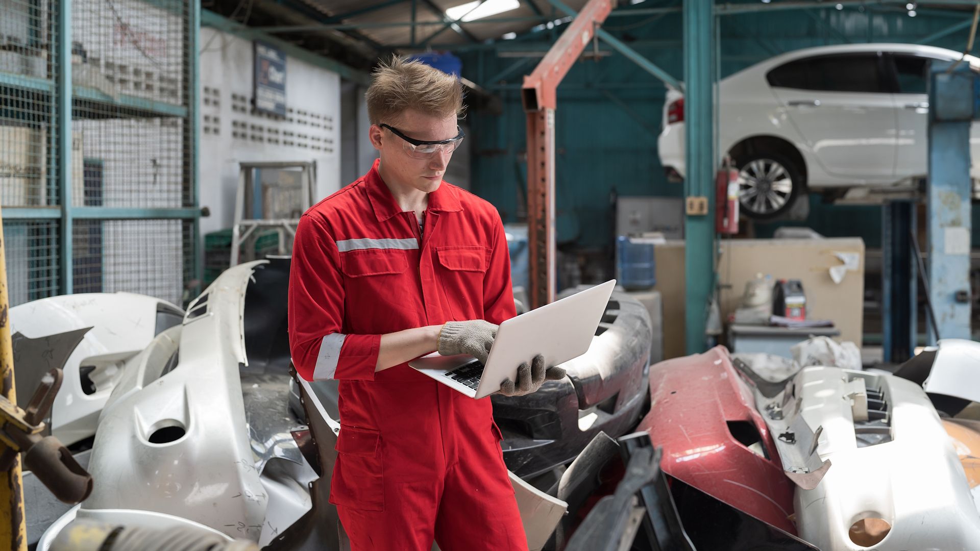 Los precios de las piezas de repuesto de coches se disparan,nos están estafando los fabricantes