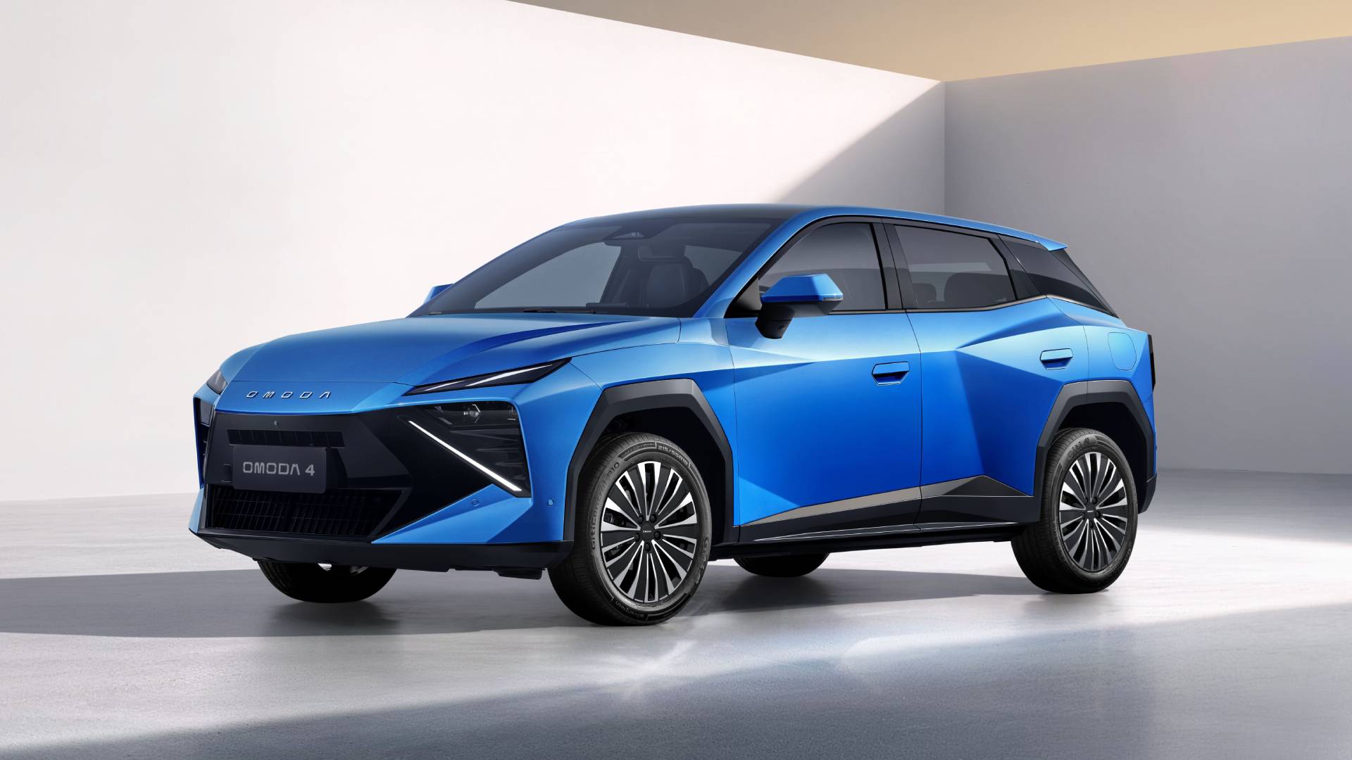 El Omoda 4 quiere ser uno de los SUV revelación de 2027, pero ¿es mejor eléctrico o híbrido?