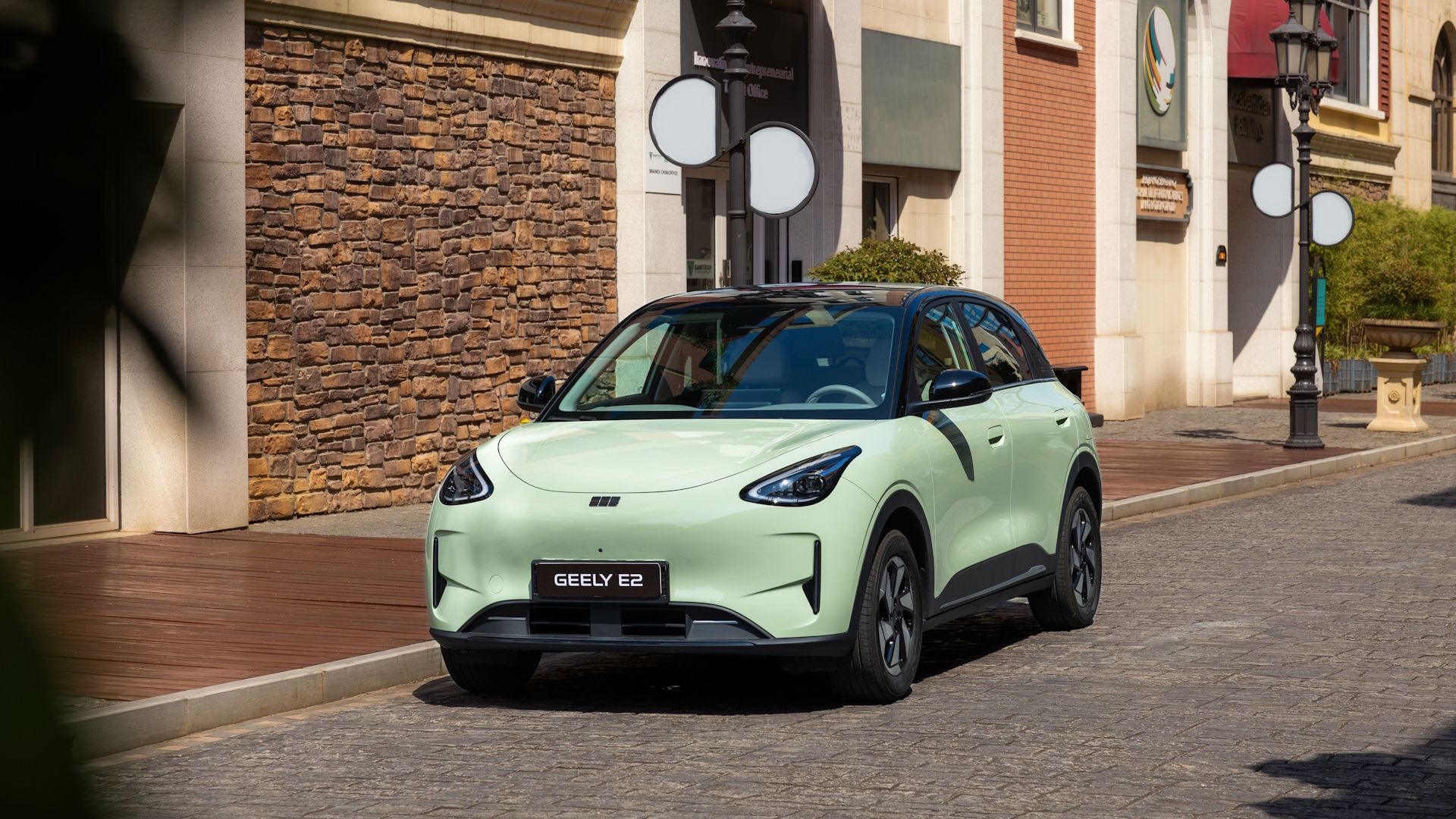 El nuevo coche chino que bate récords del VW Golf, así es un Geely E2 que puede hacer historia
