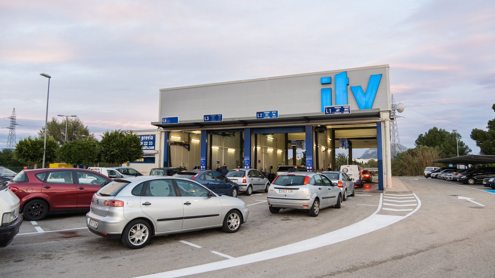 Problemas en la ITV para los coches de más de 10 años, estos fallos habituales son suspenso seguro