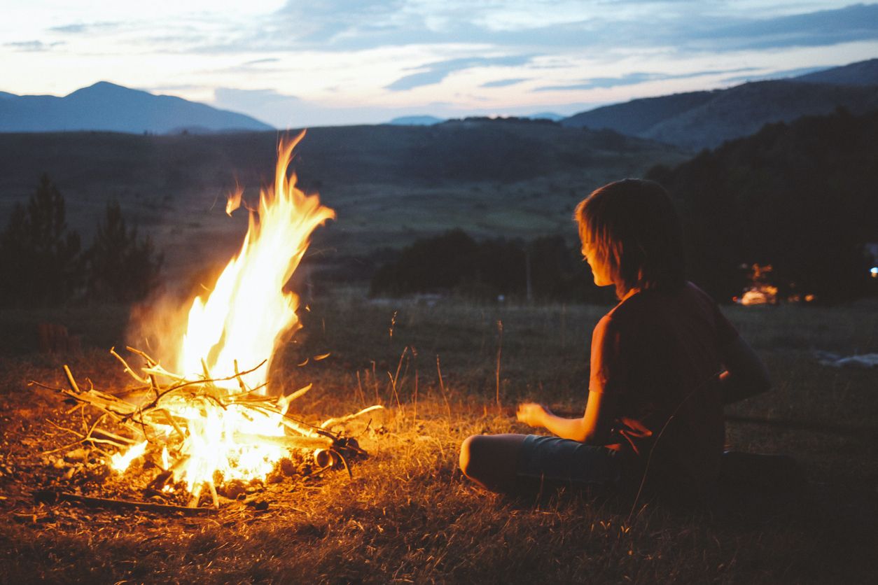 Hacer fuego en el campo es una de las causas de incendio. Foto:iStock Hacer fuego en el campo es una de las causas de incendio. Foto:iStock
