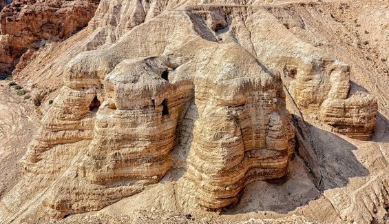 Cuevas de Qumran donde fueron hallados los manuscritos de los esenios. iStock Cuevas de Qumran donde fueron hallados los manuscritos de los esenios. iStock