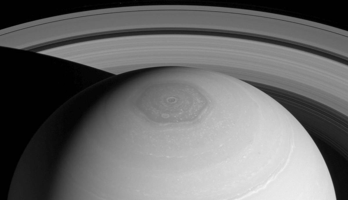 Hexágono del polo norte de Saturno visto por la sonda Cassini. / NASA/JPL-Caltech/Space Science Institute