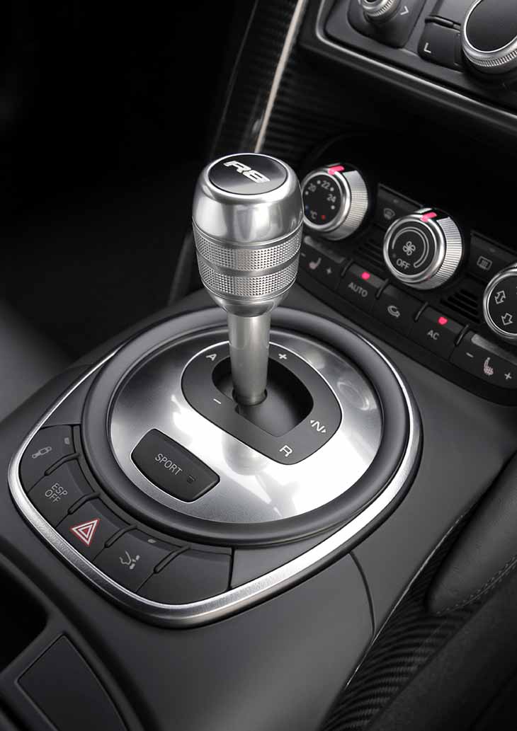 El R8 estrena el cambio R Tronic.