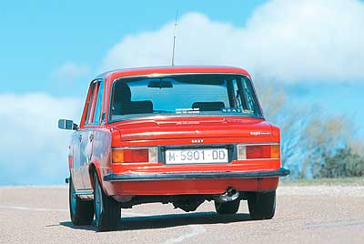 Este 124 cuenta con propulsión trasera.