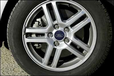De serie lleva neumáticos 205/55 R 16.
