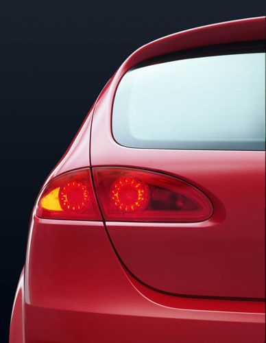Líneas más de coupé y carrocería 5 puertas.