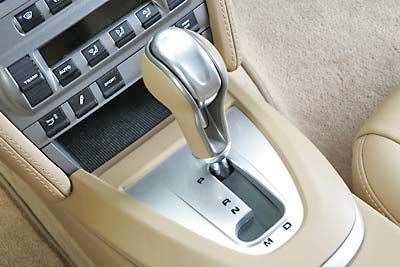 Cambio Tiptronic de cinco relaciones.