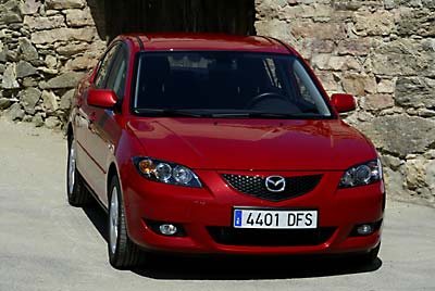 Un sedán de aspecto muy deportivo.