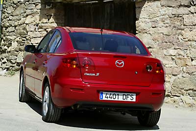 Líneas descendentes. Abultados parachoques.