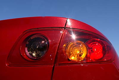 Los faros traseros, muy a las esquinas.