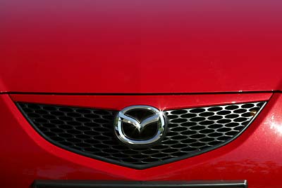 Parrilla de nido de abeja y formas triangulares.