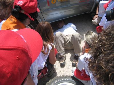 Todas las candidatas siguieron con interés las clases de mecánica básica.