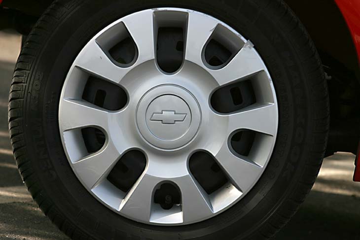 Llantas de hierro y tapacubos de plástico para el más alto de la gama Matiz.