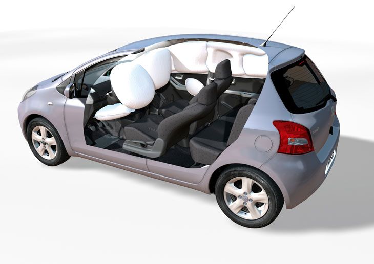 Cuenta con airbag de rodillas, toda una novedad en el segmento.