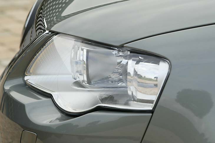 Las luces bi-xenón autodireccionables son una opción y cuestan 1.190 euros.