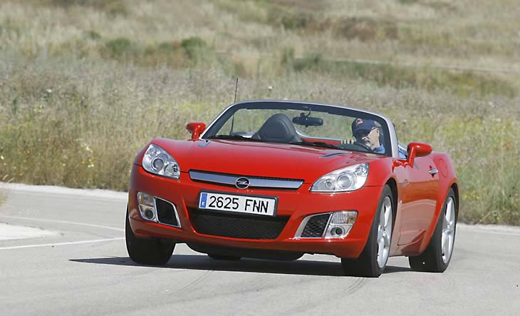 Competir de tú a tú con un Porsche Boxster S no es algo que muchos puedan decir…