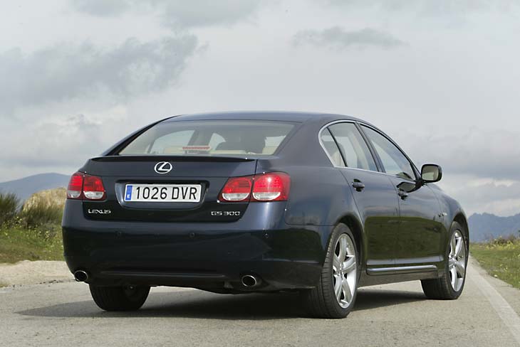 Doble salida de escape para este 3.0 V6 de 249 CV.